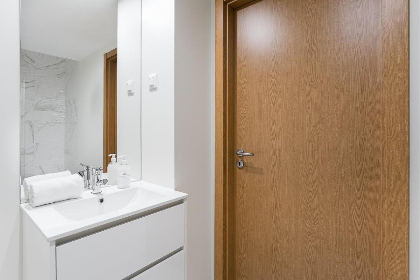 Apartamento Guestready - Sleek Monochromatic In Bonfim OOporto Exterior foto