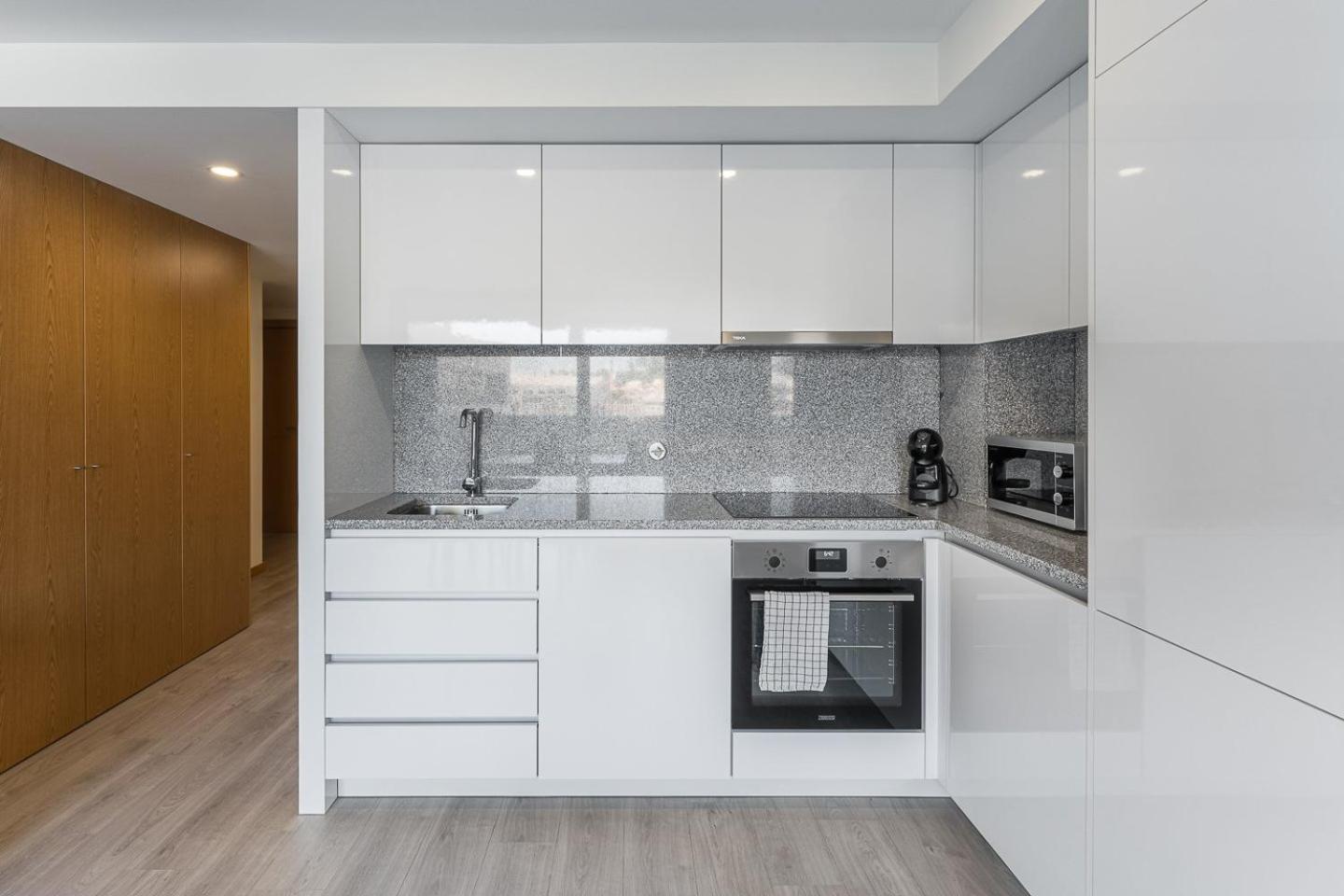 Apartamento Guestready - Sleek Monochromatic In Bonfim OOporto Exterior foto